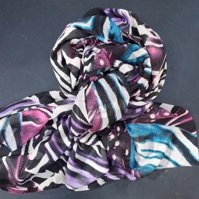 Joli foulard imprimé.
#imprimé #violet  #foulards #foulard